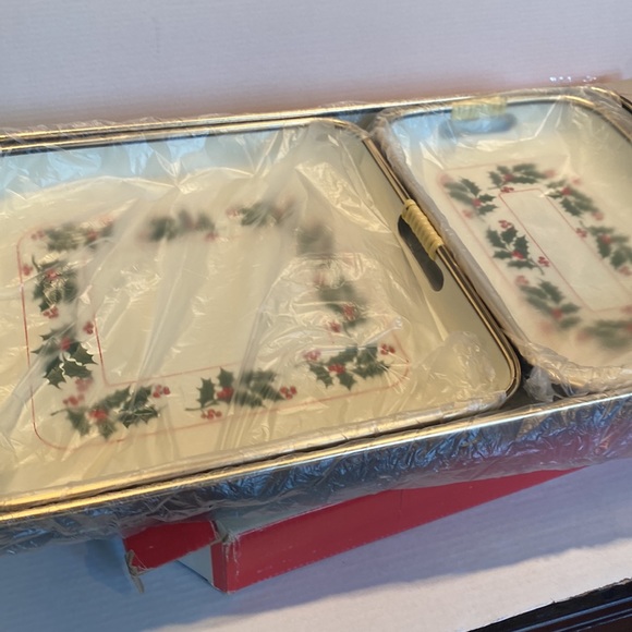 Vintage and NIB 3-piece Lacquerware Tray Set - Picture 3 of 7